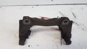 Gebruikte Remzadel links-voor Toyota Avensis Wagon (T25/B1E) 2.0 16V VVT-i D4 Prijs € 10,00 Margeregeling aangeboden door Autodemontagebedrijf Smit