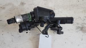 Gebruikte Thermostaathuis Renault Megane III Grandtour (KZ) 1.5 dCi 110 Prijs € 40,00 Margeregeling aangeboden door Autodemontagebedrijf Smit