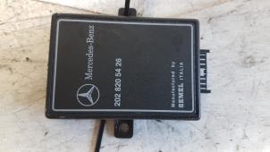 Gebruikte Alarm relais Mercedes E (W210) 3.0 E-300D Turbo 24V Prijs op aanvraag aangeboden door Autodemontagebedrijf Smit