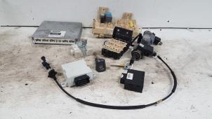 Gebruikte Contactslot + computer Toyota Avensis Wagon (T25/B1E) 2.0 16V VVT-i D4 Prijs op aanvraag aangeboden door Autodemontagebedrijf Smit