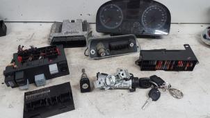 Gebruikte Kontaktslot + computer Volkswagen Caddy III (2KA,2KH,2CA,2CH) 2.0 SDI Prijs op aanvraag aangeboden door Autodemontagebedrijf Smit