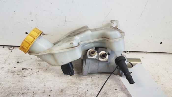 Gebruikte Hoofdremcilinder Mazda 2 (NB/NC/ND/NE) 1.4 16V Prijs € 15,00 Margeregeling aangeboden door Autodemontagebedrijf Smit