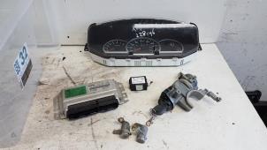 Gebruikte Kontaktslot + computer Kia Carens II (FJ) 1.8i 16V Prijs € 140,00 Margeregeling aangeboden door Autodemontagebedrijf Smit