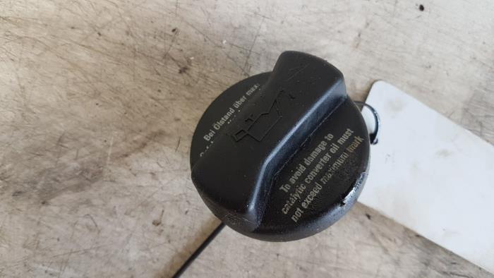Gebruikte Oliedop Volkswagen Polo III (6N1) 1.6i 75 Prijs € 5,00 Margeregeling aangeboden door Autodemontagebedrijf Smit