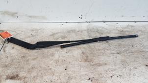 Gebruikte Ruitenwisserarm voor BMW 1 serie (E81) 118d 16V Prijs € 10,00 Margeregeling aangeboden door Autodemontagebedrijf Smit