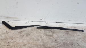 Gebruikte Ruitenwisserarm voor BMW 1 serie (E81) 118d 16V Prijs € 10,00 Margeregeling aangeboden door Autodemontagebedrijf Smit
