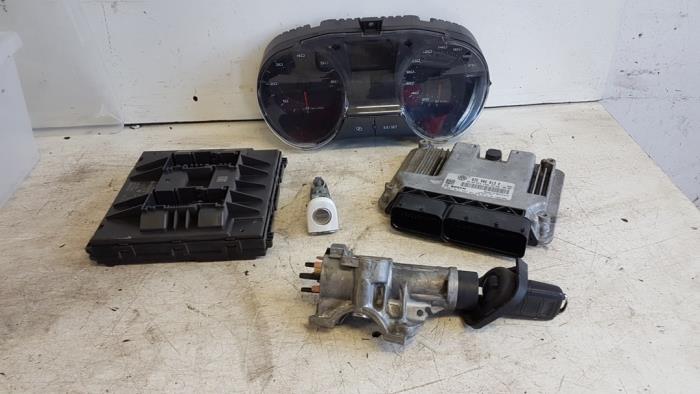 Gebruikte Kontaktslot + computer Seat Ibiza IV SC (6J1) 1.9 TDI 105 Prijs op aanvraag aangeboden door Autodemontagebedrijf Smit