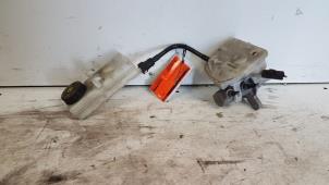 Gebruikte Hoofdremcilinder Peugeot 308 SW (4E/H) 1.6 VTI 16V Prijs € 15,00 Margeregeling aangeboden door Autodemontagebedrijf Smit