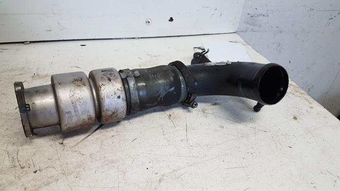 Gebruikte Intercooler Buis Ford Fiesta 6 (JA8) 1.6 TDCi 16V ECOnetic Prijs € 40,00 Margeregeling aangeboden door Autodemontagebedrijf Smit