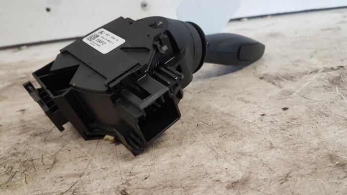 Richtingaanwijzer Schakelaar van een Ford Fiesta 6 (JA8) 1.6 TDCi 16V ECOnetic 2012