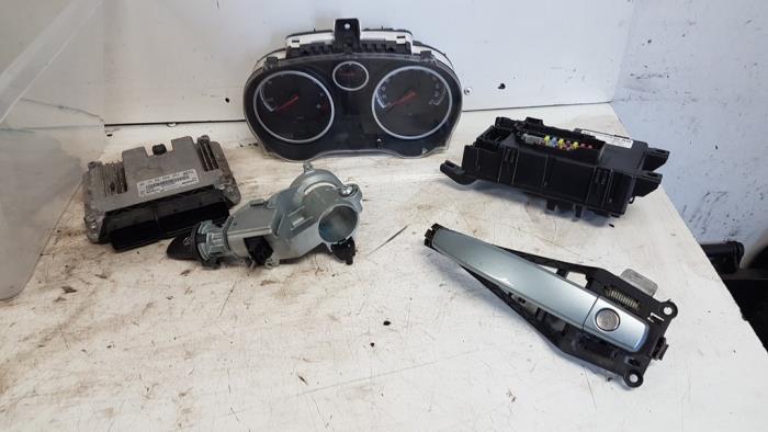 Gebruikte Kontaktslot + computer Opel Corsa D 1.3 CDTi 16V ecoFLEX Prijs € 150,00 Margeregeling aangeboden door Autodemontagebedrijf Smit