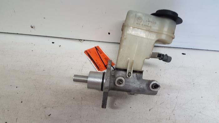 Gebruikte Hoofdremcilinder Opel Signum (F48) 2.2 DGI 16V Prijs € 20,00 Margeregeling aangeboden door Autodemontagebedrijf Smit