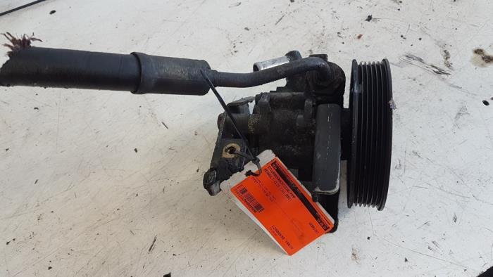 Gebruikte Servopomp Renault Clio II (BB/CB) 1.2 16V Prijs op aanvraag aangeboden door Autodemontagebedrijf Smit