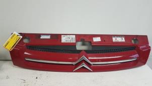 Gebruikte Grille Citroen Berlingo Cinqspace, Multispace 1.6 16V Prijs € 25,00 Margeregeling aangeboden door Autodemontagebedrijf Smit