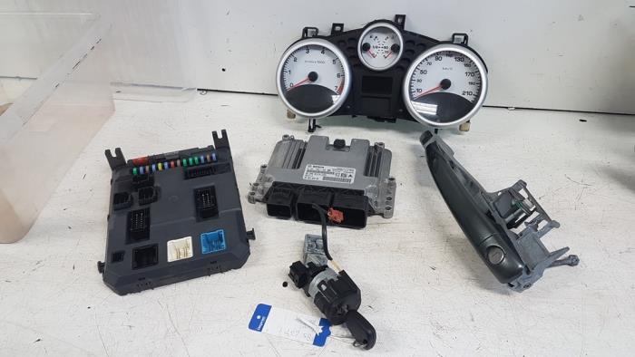 Gebruikte Kontaktslot + computer Peugeot 207/207+ (WA/WC/WM) 1.4 16V VTi Prijs € 100,00 Margeregeling aangeboden door Autodemontagebedrijf Smit