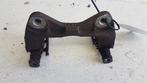 Gebruikte Remzadel links-voor Daihatsu Sirion 2 (M3) 1.0 12V DVVT Prijs € 15,00 Margeregeling aangeboden door Autodemontagebedrijf Smit