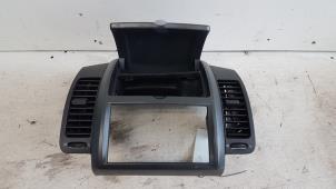 Gebruikte Luchtrooster Dashboard Nissan Note (E11) 1.6 16V Prijs € 25,00 Margeregeling aangeboden door Autodemontagebedrijf Smit