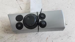 Gebruikte Licht Schakelaar Opel Astra H SW (L35) 1.6 16V Twinport Prijs € 10,00 Margeregeling aangeboden door Autodemontagebedrijf Smit