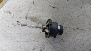 Gebruikte Xenon Lamp Opel Astra H (L48) 1.6 16V Twinport Prijs € 20,00 Margeregeling aangeboden door Autodemontagebedrijf Smit