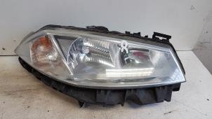 Gebruikte Koplamp rechts Renault Megane II CC (EM) 2.0 16V Turbo Prijs € 30,00 Margeregeling aangeboden door Autodemontagebedrijf Smit