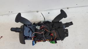 Gebruikte Licht + Raw Schakelaar Renault Clio III (BR/CR) 1.6 16V Prijs € 65,00 Margeregeling aangeboden door Autodemontagebedrijf Smit