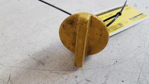 Gebruikte Oliedop Renault Clio III (BR/CR) 1.6 16V Prijs € 5,00 Margeregeling aangeboden door Autodemontagebedrijf Smit