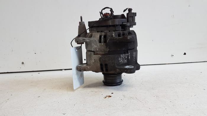 Gebruikte Dynamo Volkswagen Transporter T5 1.9 TDi Prijs € 25,00 Margeregeling aangeboden door Autodemontagebedrijf Smit