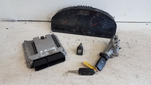 Gebruikte Contactslot + computer Volkswagen Transporter T5 2.5 TDi Prijs € 190,00 Margeregeling aangeboden door Autodemontagebedrijf Smit