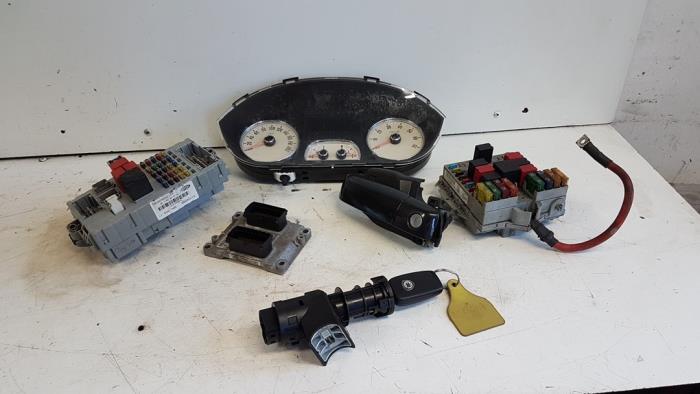 Gebruikte Kontaktslot + computer Lancia Musa 1.4 16V Prijs € 105,00 Margeregeling aangeboden door Autodemontagebedrijf Smit