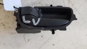 Gebruikte Deurgreep 2Deurs links Toyota Aygo (B40) 1.0 12V VVT-i Prijs € 10,00 Margeregeling aangeboden door Autodemontagebedrijf Smit