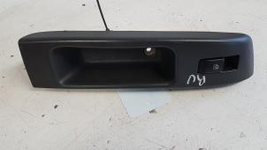 Gebruikte Elektrisch Raam Schakelaar Chevrolet Spark (M300) 1.0 16V Bifuel Prijs € 10,00 Margeregeling aangeboden door Autodemontagebedrijf Smit