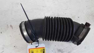 Gebruikte Aanzuigslang Lucht Ford Fiesta 6 (JA8) 1.25 16V Prijs € 20,00 Margeregeling aangeboden door Autodemontagebedrijf Smit