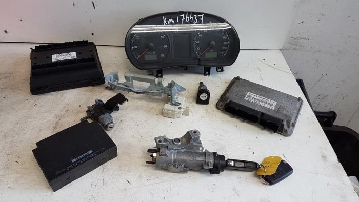 Gebruikte Kontaktslot + computer Volkswagen Polo IV (9N1/2/3) 1.2 12V Prijs op aanvraag aangeboden door Autodemontagebedrijf Smit