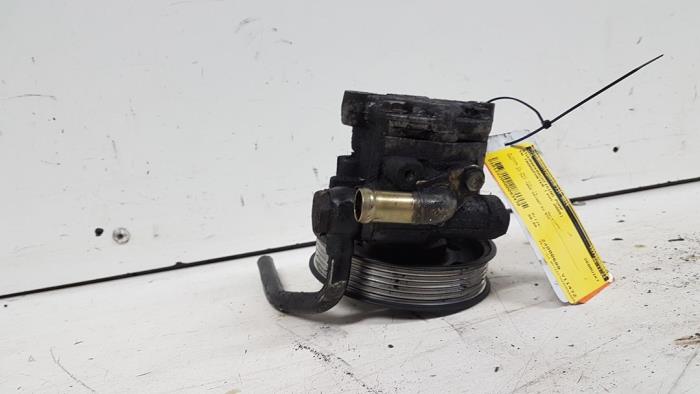 Gebruikte Pomp Servo Volkswagen Transporter T5 1.9 TDi Prijs € 50,00 Margeregeling aangeboden door Autodemontagebedrijf Smit