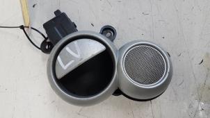 Gebruikte Portiergreep 2Deurs links BMW Mini One/Cooper (R50) 1.6 16V One Prijs € 10,00 Margeregeling aangeboden door Autodemontagebedrijf Smit