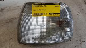 Gebruikte Pinker links Volkswagen Transporter T4 2.5 TDI Prijs € 10,00 Margeregeling aangeboden door Autodemontagebedrijf Smit