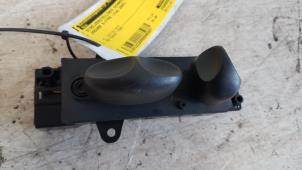 Gebruikte Schakelaar Stoelverstelling Jaguar X-type 2.1 V6 24V Prijs € 25,00 Margeregeling aangeboden door Autodemontagebedrijf Smit