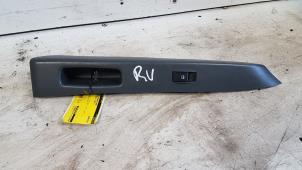 Gebruikte Ruit schakelaar elektrisch Daihatsu Cuore (L251/271/276) 1.0 12V DVVT Prijs € 15,00 Margeregeling aangeboden door Autodemontagebedrijf Smit