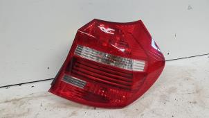Gebruikte Achterlicht rechts BMW 1 serie (E81) 120i 16V Prijs € 10,00 Margeregeling aangeboden door Autodemontagebedrijf Smit