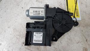 Gebruikte Motor electrisch raam Volkswagen Golf V (1K1) 1.4 16V Prijs € 15,00 Margeregeling aangeboden door Autodemontagebedrijf Smit