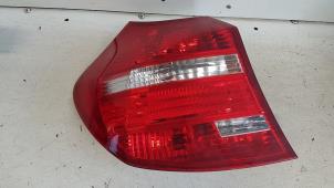 Gebruikte Achterlicht links BMW 1 serie (E87/87N) 116i 1.6 16V Prijs € 20,00 Margeregeling aangeboden door Autodemontagebedrijf Smit