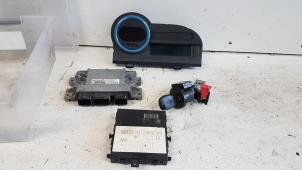 Gebruikte Kontaktslot + computer Renault Twingo II (CN) 1.2 16V Prijs € 100,00 Margeregeling aangeboden door Autodemontagebedrijf Smit