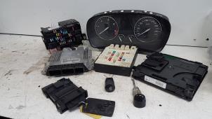 Gebruikte Contactslot + computer Renault Laguna III Estate (KT) 2.0 dCi 16V 150 Prijs op aanvraag aangeboden door Autodemontagebedrijf Smit