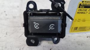 Gebruikte Cruise Control Bediening Renault Laguna III Estate (KT) 2.0 dCi 16V 150 Prijs € 20,00 Margeregeling aangeboden door Autodemontagebedrijf Smit