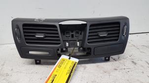 Gebruikte Luchtrooster Dashboard Renault Laguna III Estate (KT) 2.0 dCi 16V 150 Prijs € 35,00 Margeregeling aangeboden door Autodemontagebedrijf Smit