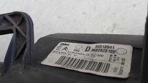 Gebruikte Koplamp rechts Citroen Berlingo 1.6 Hdi 16V 90 Prijs € 65,00 Margeregeling aangeboden door Autodemontagebedrijf Smit
