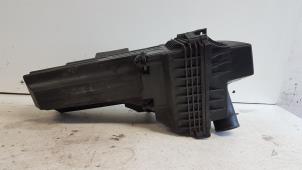 Gebruikte Luchtfilterhuis Ford Fiesta 6 (JA8) 1.0 Ti-VCT 12V 65 Prijs € 45,00 Margeregeling aangeboden door Autodemontagebedrijf Smit