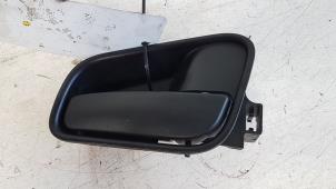 Gebruikte Portiergreep 2Deurs rechts Peugeot Bipper (AA) 1.3 HDI Prijs € 10,00 Margeregeling aangeboden door Autodemontagebedrijf Smit