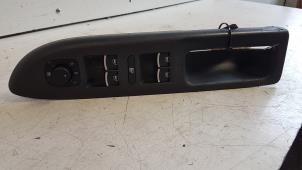 Gebruikte Combischakelaar ramen Volkswagen Golf Plus (5M1/1KP) 1.4 16V Prijs € 15,00 Margeregeling aangeboden door Autodemontagebedrijf Smit