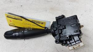 Gebruikte Pinker Schakelaar Nissan Pixo (D31S) 1.0 12V Prijs € 15,00 Margeregeling aangeboden door Autodemontagebedrijf Smit